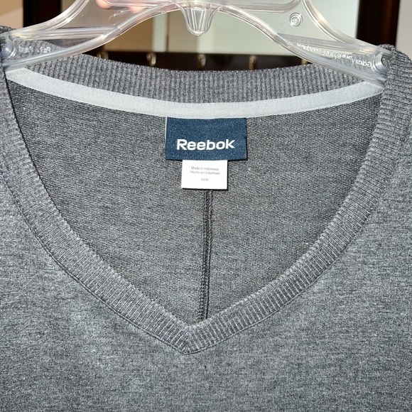 Reebok Ladies V Neck Long Sleeve Top Size Medium - Picture 2 of 8